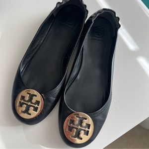 Tory Burch Minnie Travel Ballet Flats - black with gold logo